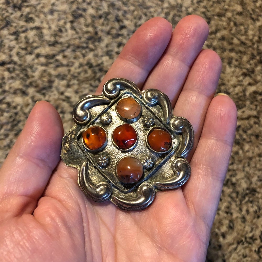 Vintage antique Scottish style white metal & stone brooch swirls - Picture 9 of 9